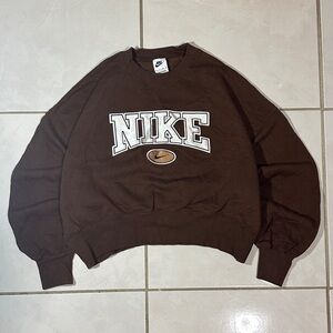 Nike Vintage Brown Crewneck 🐻